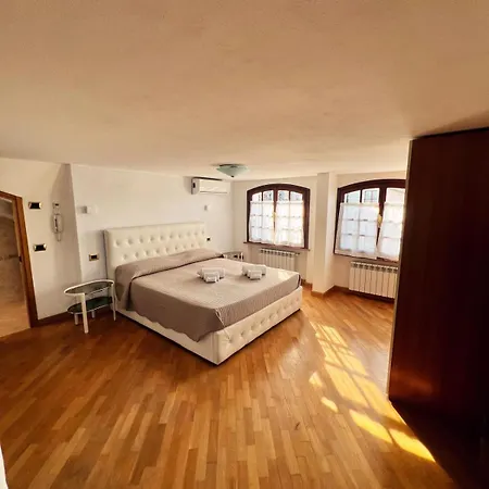 Appartement Mansardato Con Vista Peschiera del Garda